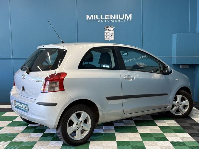 Toyota Yaris 85 VVT-I SOL BVA 3P Gris C de 2007