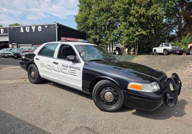 Ford Crown Victoria police interceptor V8 4.6L Noir de 2011