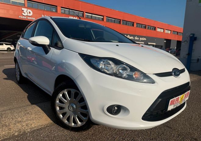 Ford Fiesta V 1.25i 60ch Ambiente 5p 1�re MAIN Blanc de 2011