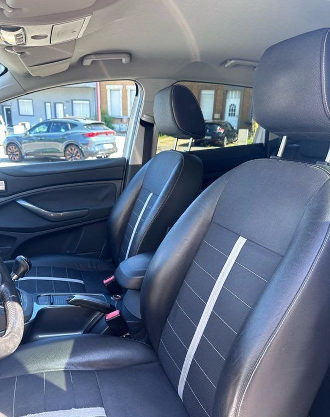 Ford Kuga 2.0 TDCi 136 CV TiTanium Blanc de 2010