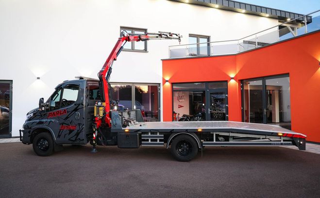 Iveco Daily 3.0 35C18 porte voiture grue 180ch roues Gris de 2024