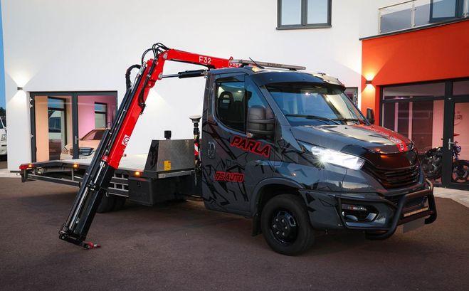 Iveco Daily 3.0 35C18 porte voiture grue 180ch roues Gris de 2024