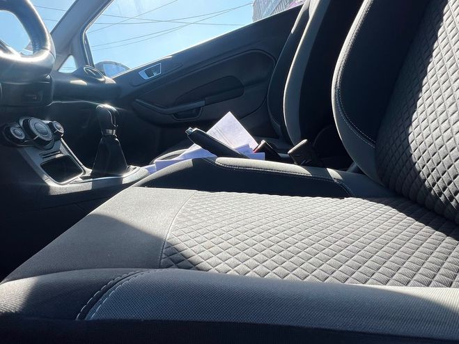 Ford Fiesta V (2) 1.0 ECOBOOST 100 S&S BUSINESS Gris fonc� de 2015