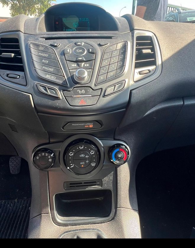 Ford Fiesta V (2) 1.0 ECOBOOST 100 S&S BUSINESS Gris fonc� de 2015