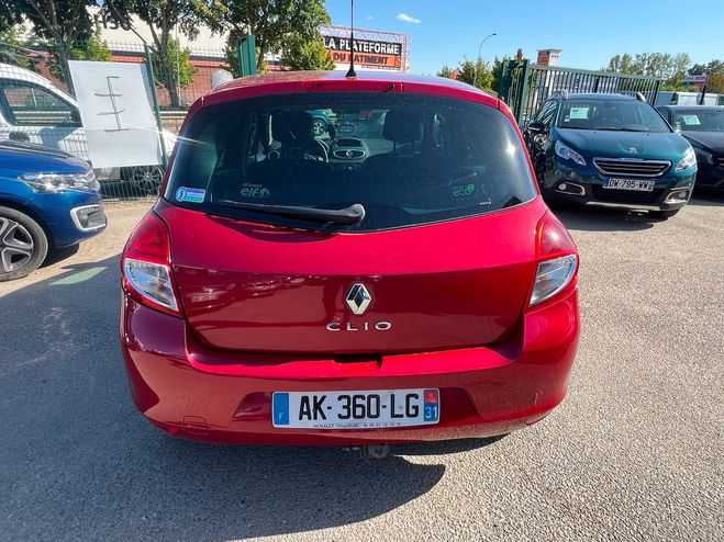 Renault Clio III (2) 1.2 TCE 100 6CV EXTREME CLAIRE 5 Rouge de 2010