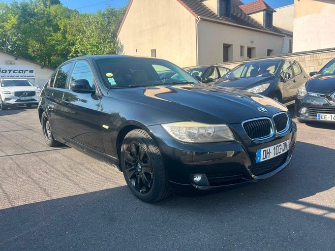 BMW Serie 3 E90 LCI 318d 143 ch Premi�re Noir de 2010