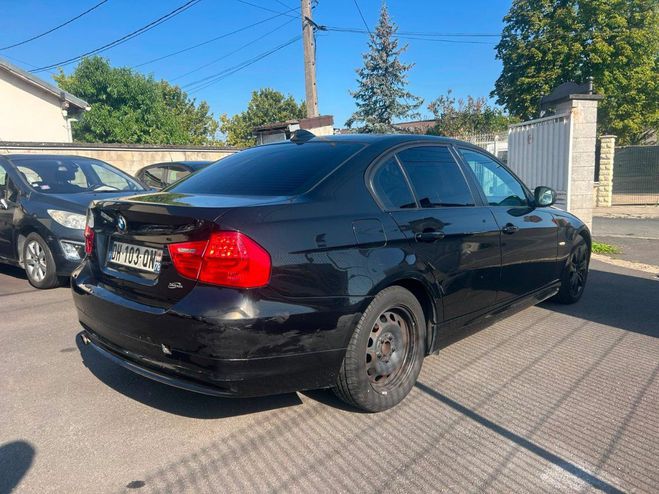 BMW Serie 3 E90 LCI 318d 143 ch Premi�re Noir de 2010