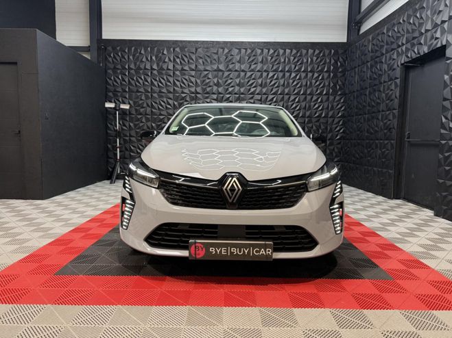 Renault Clio 5 E-TECH EVOLUTION 1.6l HYBRIDE 145CH BV GRIS CLAIR de 2023