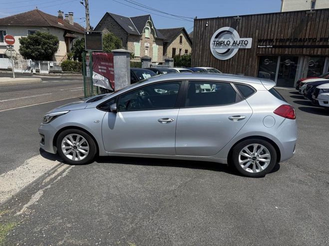 Kia Ceed d CEED 1.6 CRDi - 136 S&S Active gps   c GRIS CLAIR de 2015