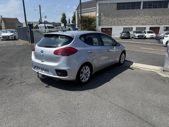 Kia Ceed d CEED 1.6 CRDi - 136 S&S Active gps   c GRIS CLAIR de 2015