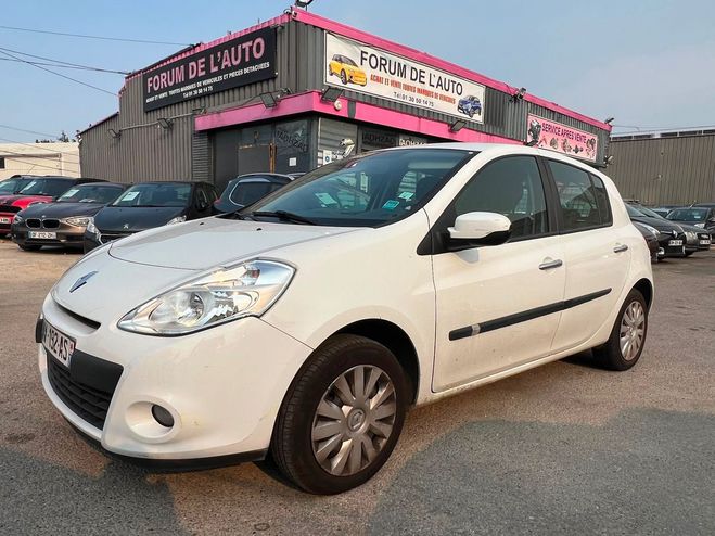 Renault Clio 3 (2) 1.2 16V 75 AUTHENTIQUE 5P OK Blanc de 2010