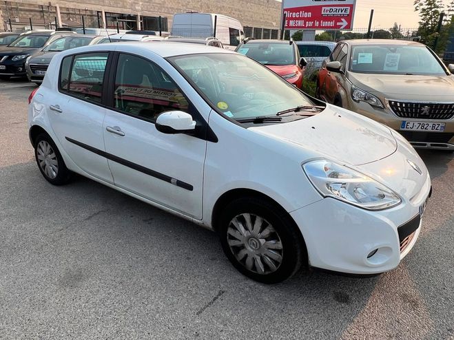 Renault Clio 3 (2) 1.2 16V 75 AUTHENTIQUE 5P OK Blanc de 2010