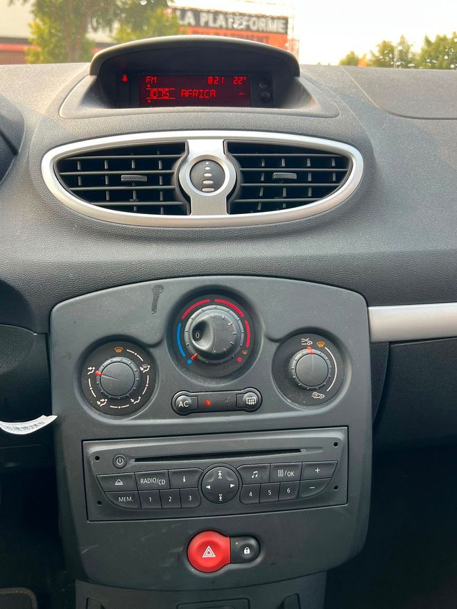 Renault Clio 3 (2) 1.2 16V 75 AUTHENTIQUE 5P OK Blanc de 2010