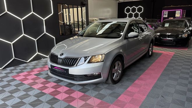 Skoda Octavia business 2.0l tdi 150 cv courroie ok rad Gris de 2017