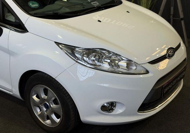 Ford Fiesta 1.6 TDCi 95 TITANIUM PREMIERE MAIN repri Blanc de 2011