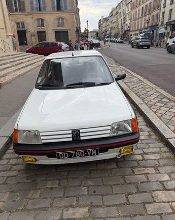 voir détails -Peugeot 205 GTI 1l6 2eme main seulement à Versailles (78) Voir détails -Peugeot 205 GTI 1l6 2eme main seulement à Versailles (78)