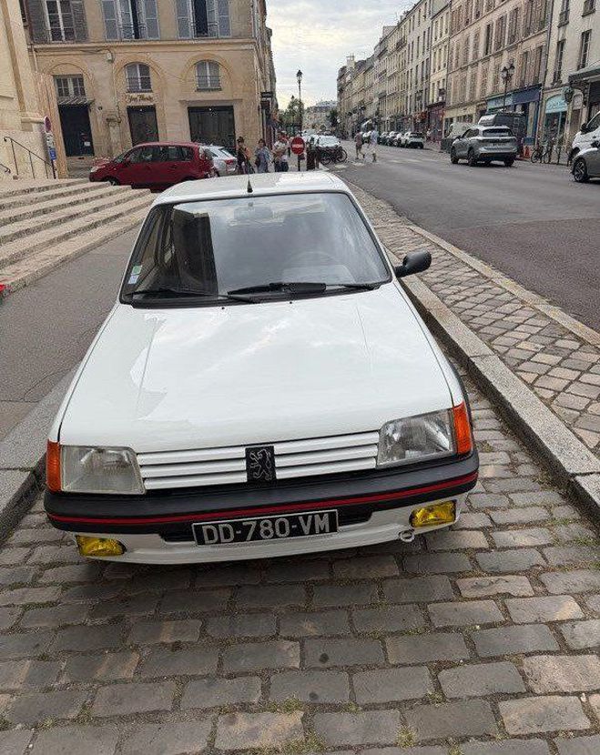 Peugeot 205 GTI 1l6 2eme main seulement Blanc de 1985