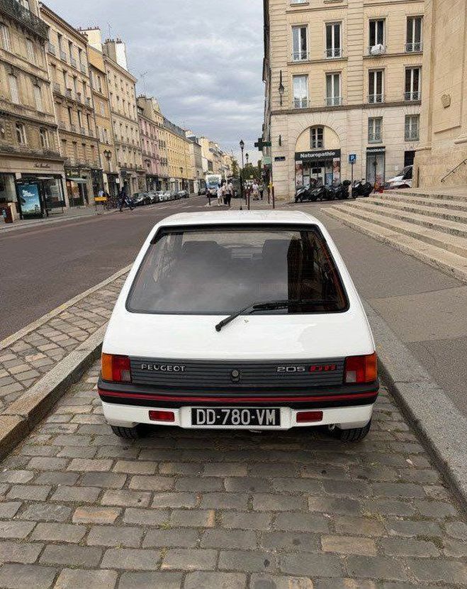 Peugeot 205 GTI 1l6 2eme main seulement Blanc de 1985