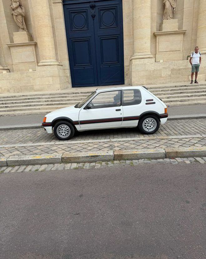 Peugeot 205 GTI 1l6 2eme main seulement Blanc de 1985