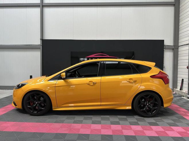 Ford Focus st 2.0 16v 250 cv ligne ragazzon sieges  Orange de 2012