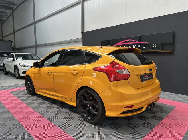 Ford Focus st 2.0 16v 250 cv ligne ragazzon sieges  Orange de 2012