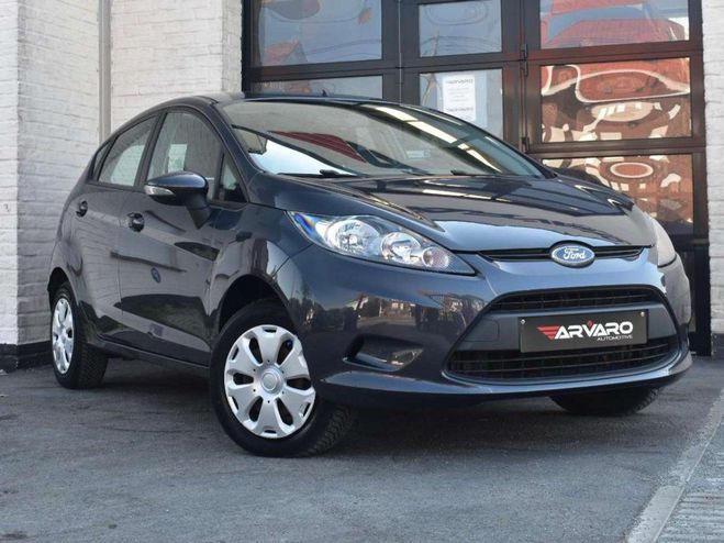 Ford Fiesta 1.25i Titanium Verw Zetels Airco Topstaa Gris M�tallis� de 