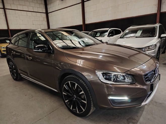 Volvo V60 Cross Country D4 AWD 190ch Summum Geartr BEIGE de 2016