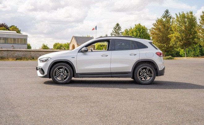 Mercedes Classe GLA Classe 250 E 160+102CH AMG LINE Gris de 2021