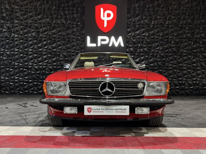 Mercedes Classe SL 560 V8 R107 BVA HARD TOP ROUGE de 1986