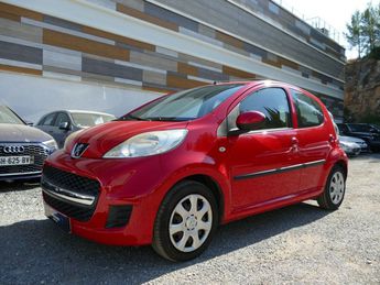  Voir d&eacute;tails -Peugeot 107 1.0 68 Ch TRENDY CLIM +RADAR AR BVM5 &agrave;  La Ciotat (13)
