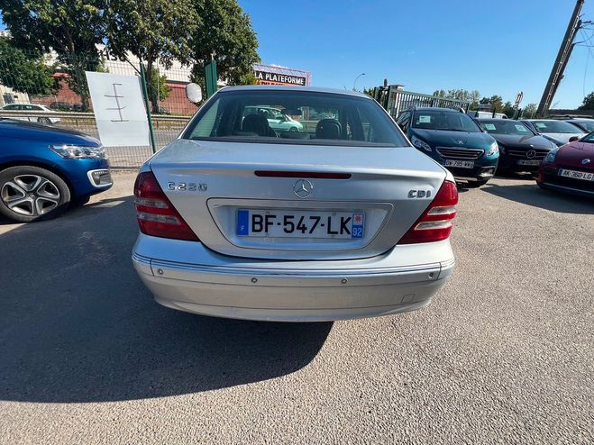 Mercedes Classe C II (2) 220 CDI AVANTGARDE CUIR GPS 4 Gris de 2006