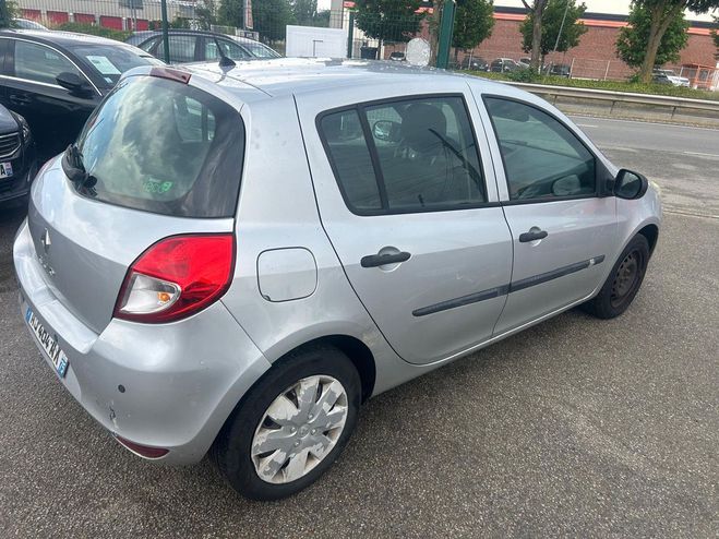 Renault Clio III (2) 1.5 DCI 70 DYNAMIQUE 5P EURO5 OK Blanc de 2009