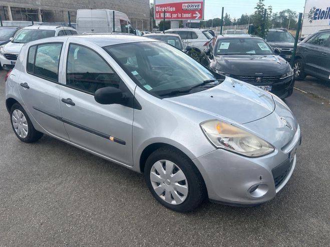 Renault Clio III (2) 1.5 DCI 70 DYNAMIQUE 5P EURO5 OK Blanc de 2009