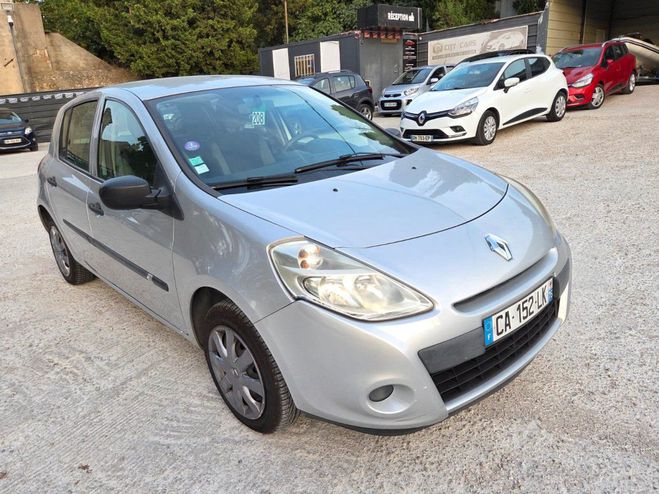 Renault Clio III Expression Clim 1.2 16V 75 ch Gris de 2012