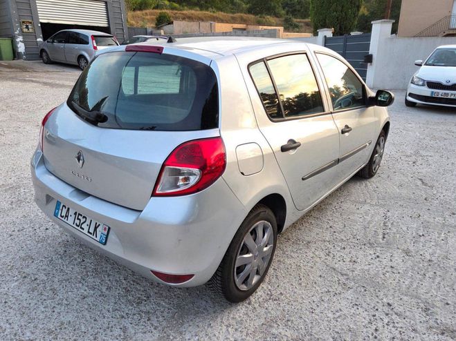 Renault Clio III Expression Clim 1.2 16V 75 ch Gris de 2012