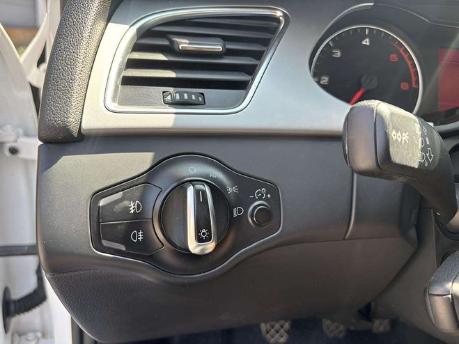 Audi A4 2.0 TDI 136CH DPF ADVANCED EDITION BLANC de 2011