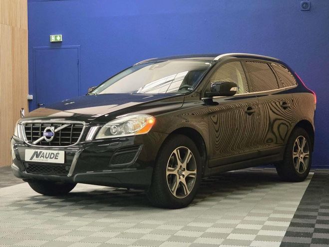Volvo XC60 D5 AWD 215 CH BVA Geartronic 6 Summum NOIR de 2011