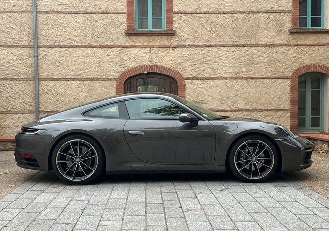 Porsche 911 Type 992 Coup� CARRERA 4 3.0 385ch PDK O Gris de 2020