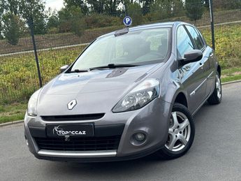  Voir d&eacute;tails -Renault Clio III 1.5 DCI 90CH EXCEPTION TOMTOM 5.P // &agrave;  La Chapelle-d'Armenti�res (59)