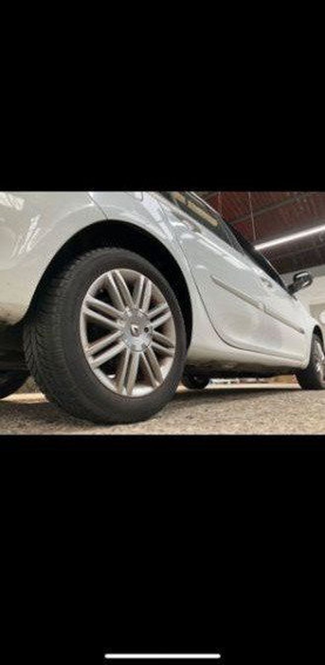 Renault Clio III 1.5 DCI 105 CV NIGHT & DAY Blanc de 2011