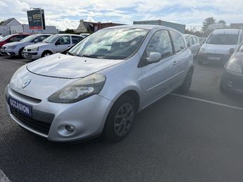  Voir d&eacute;tails -Renault Clio III dCi 75 eco2 Dynamique TomTom Euro 5 &agrave; Cl�guer (56)