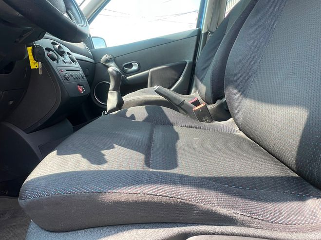 Renault Clio III (2) 1.5 DCI 70 DYNAMIQUE 5P EURO5 5  Bleu clair de 2008