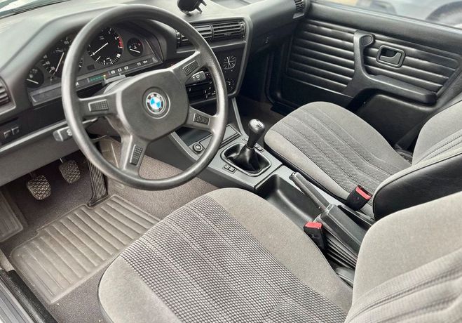 BMW Serie 3 1.8 318i 115ch 2nd Main- Entretien fait  Autre de 1990