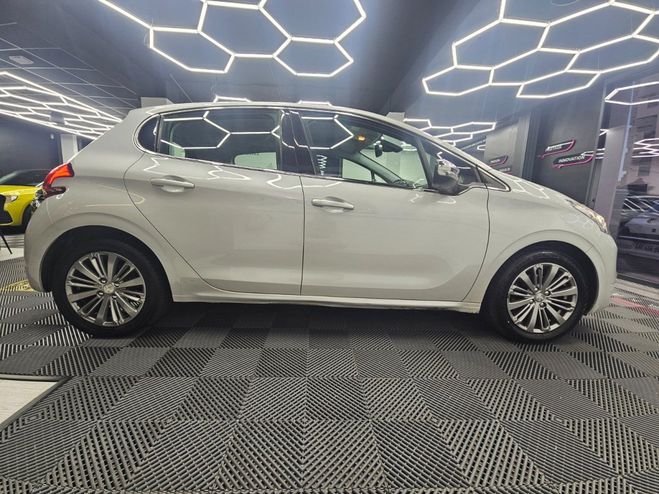 Peugeot 208 1.2 110ch s eat6 allure me main distribu Blanc de 2016