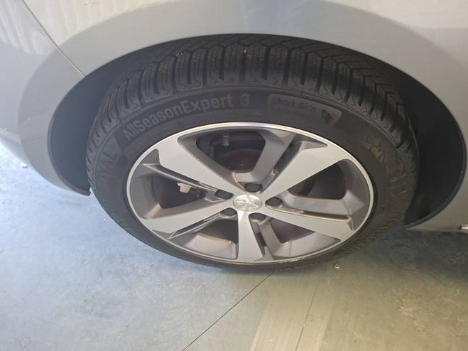 Peugeot 308 1.2 PureTech 110ch S&S BVM5 Style gris de 2017