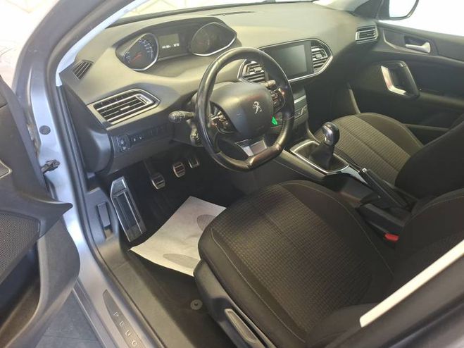 Peugeot 308 1.2 PureTech 110ch S&S BVM5 Style gris de 2017