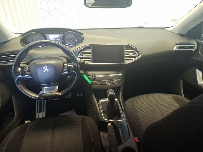 Peugeot 308 1.2 PureTech 110ch S&S BVM5 Style gris de 2017