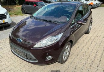  Voir d&eacute;tails -Ford Fiesta 1.4 16V 96CH TITANIUM BVA CLIM &agrave; Rosselange (57)