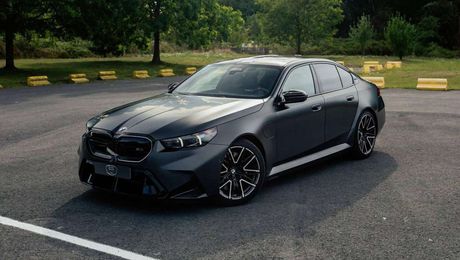 BMW M5 - Frozen Deep Grey- Carbon Pack- Warrant  d'occasion a Sambreville (50)