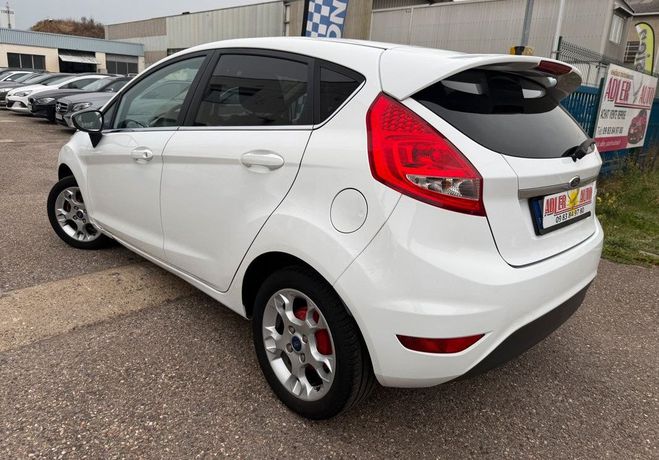 Ford Fiesta V 1.25 82ch Ghia 5P Blanc de 2011